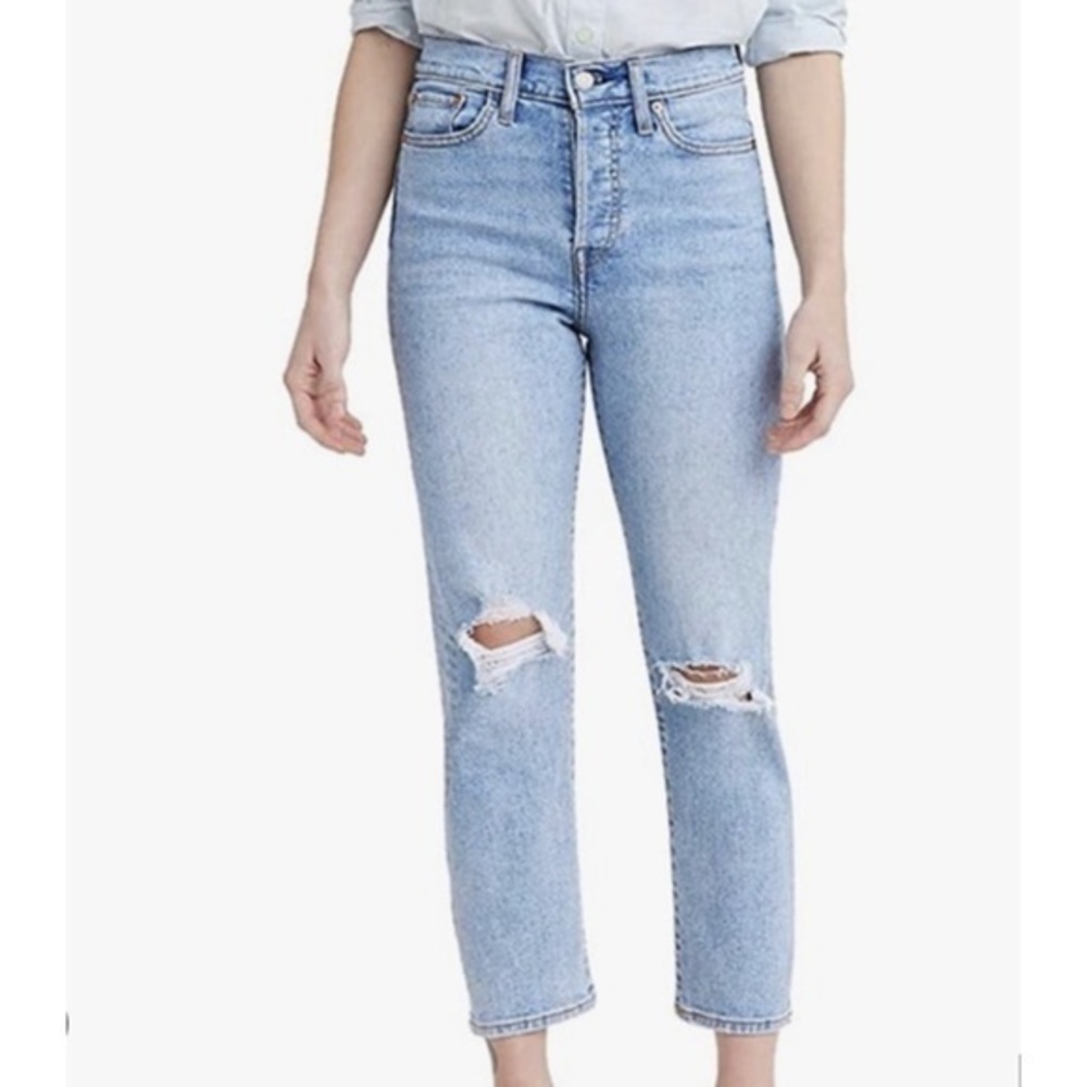 Levi's Women's Light Blue Skinny Jeans with Knee Rips